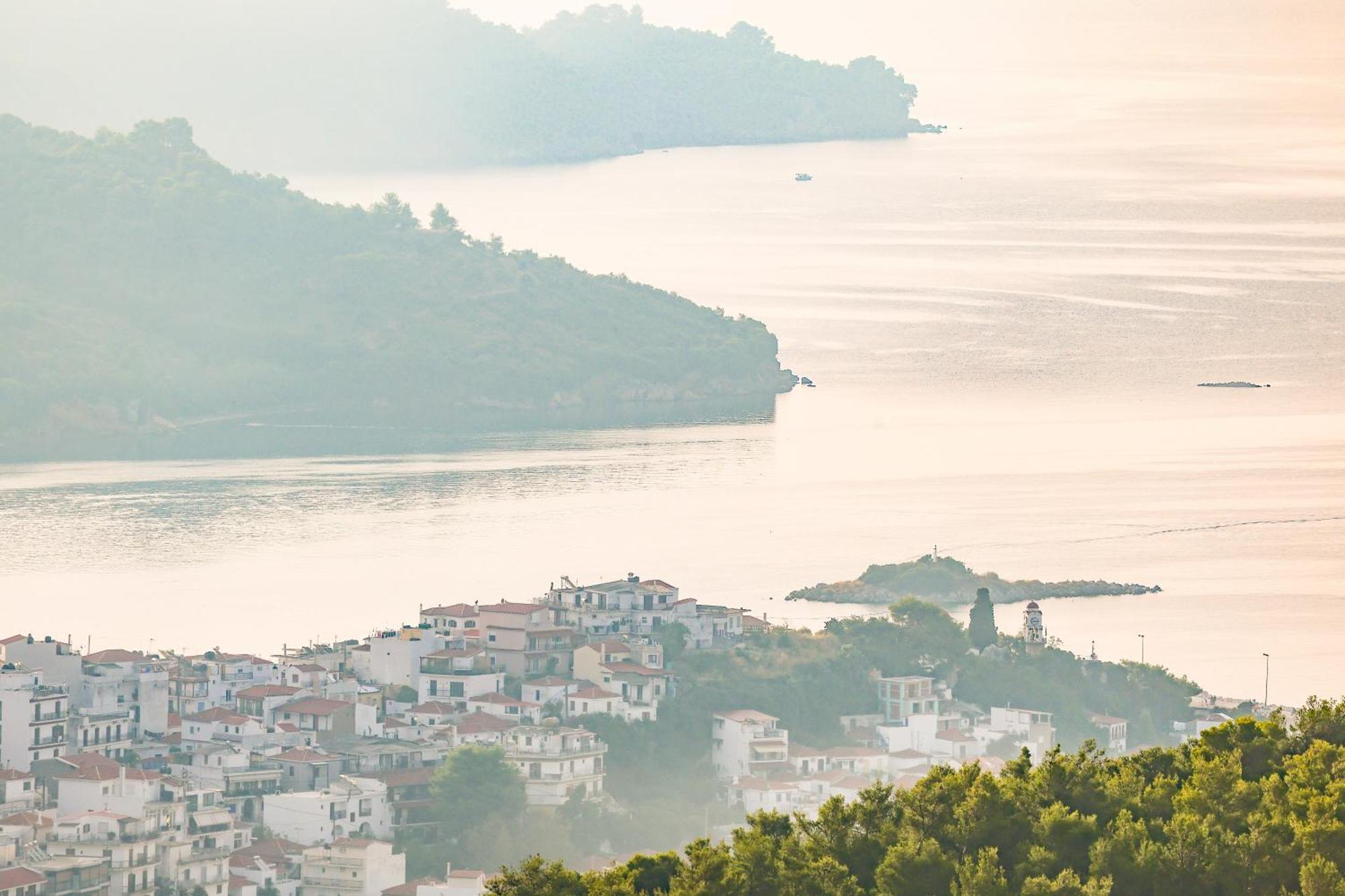 Skiathos Zeus Apartment Екстериор снимка